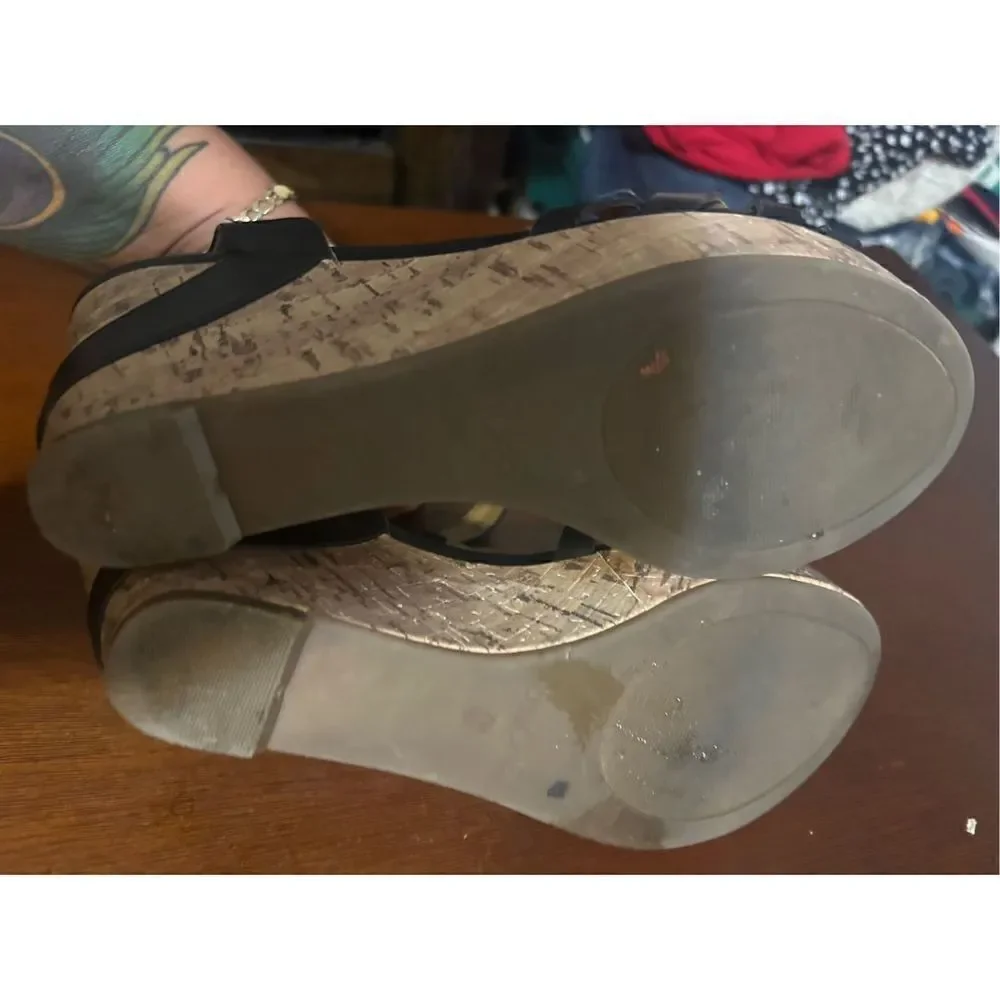 Unisa strappy wedges size 7